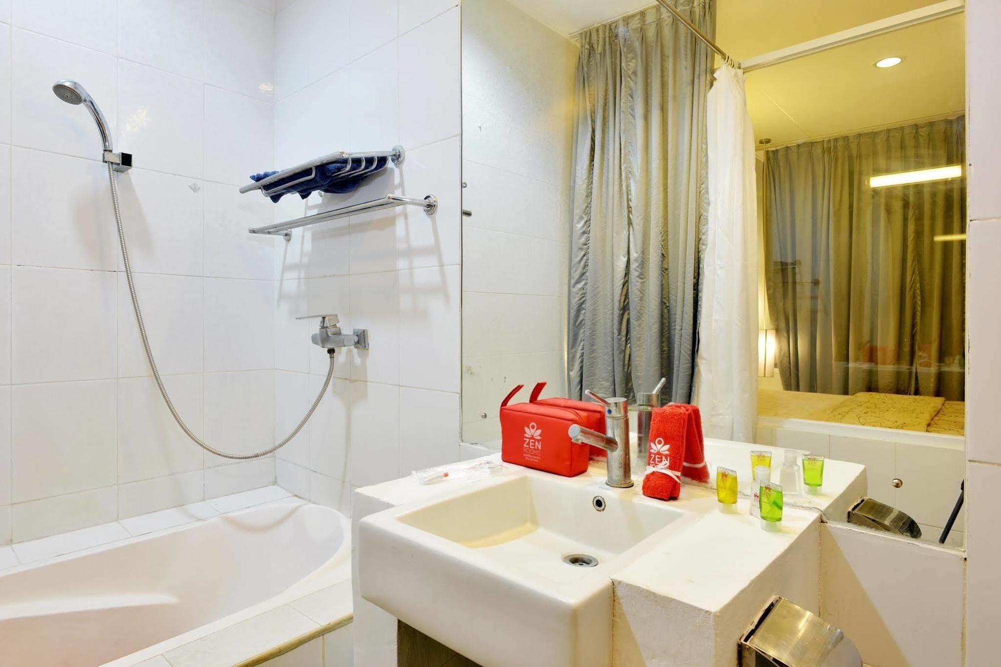 Zen Premium Kemang Timur 3* Jakarta